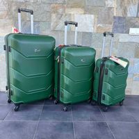 Пластиковый чемодан валіза полікарбонат Сумка НЕ ТРІСКАЄ Вализа 4 кола