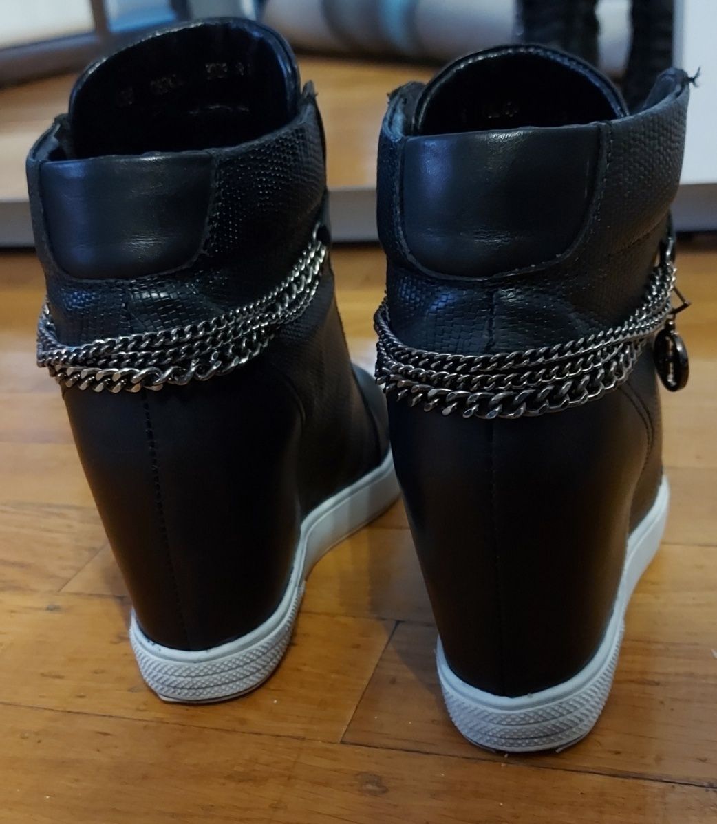 Sneakersy czarne ze skóry naturalnej CARINII 39 / 40