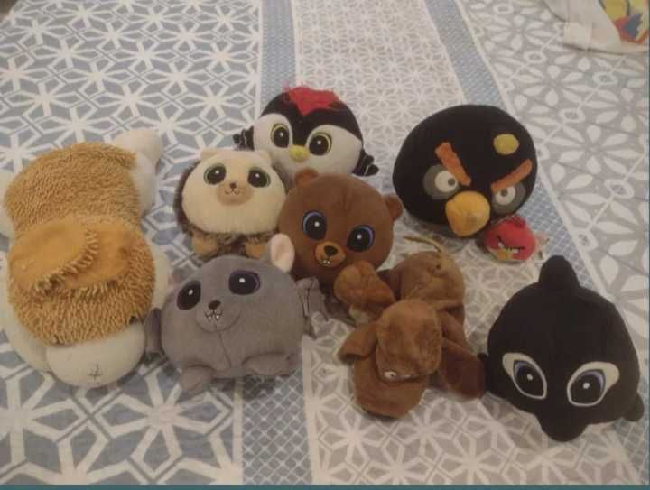 Peluches.     .    .