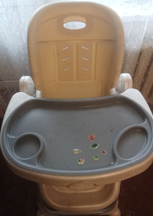 Столик для годування