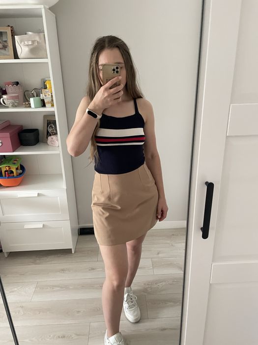 Prążkowany top na ramiączkach bershka