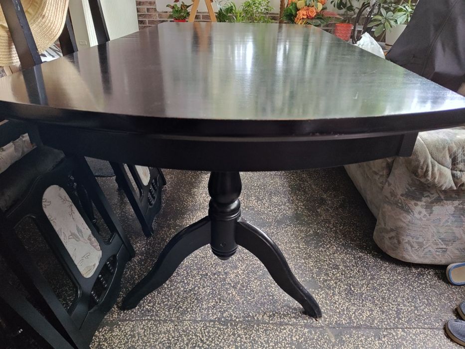 Rozkładany stół i 6 krzeseł do jadalni