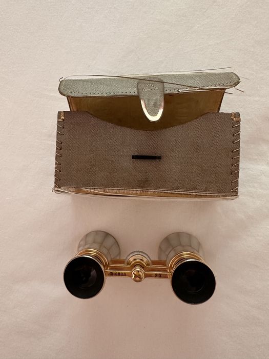 Antigos binoculos opera e teatro madreperola e latão