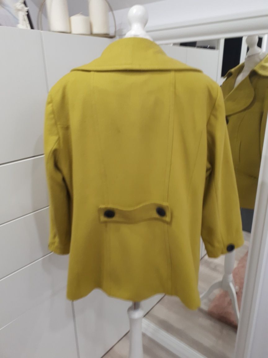Krótki płaszczyk w limonkowym kolorze m-ki Rocha John Rocha r. 46