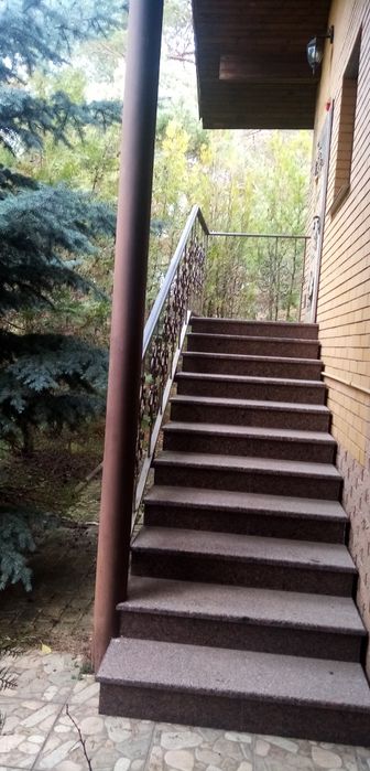 Сдам дом в безопасном тихом месте.поселок Артюховка Змеевского р. 2 эт