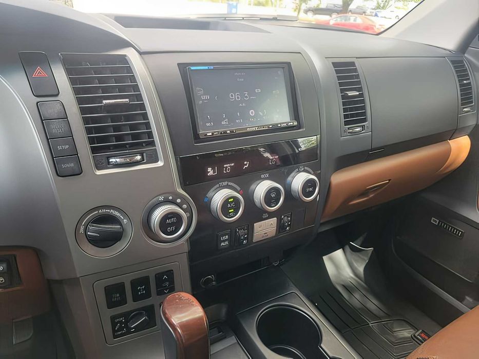 Toyota Sequoia      2014