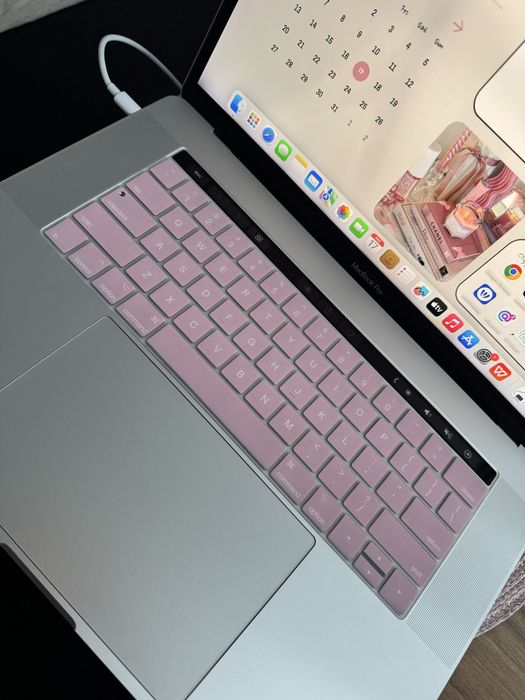 MacBook Pro 15” 2018/ i7/ 16GB/ 512GB SSD. 21 Cykli ładowań