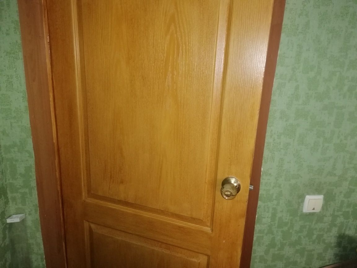 Дерев'яні міжкімнатні двері з коробом, лиштвою 60 см