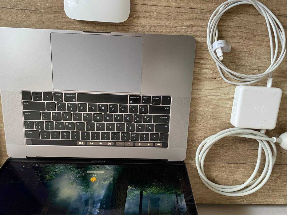 Продам MacBook Pro 16" 8-ядерний Intel i9 RAM 32 GB (2019) Space Gray