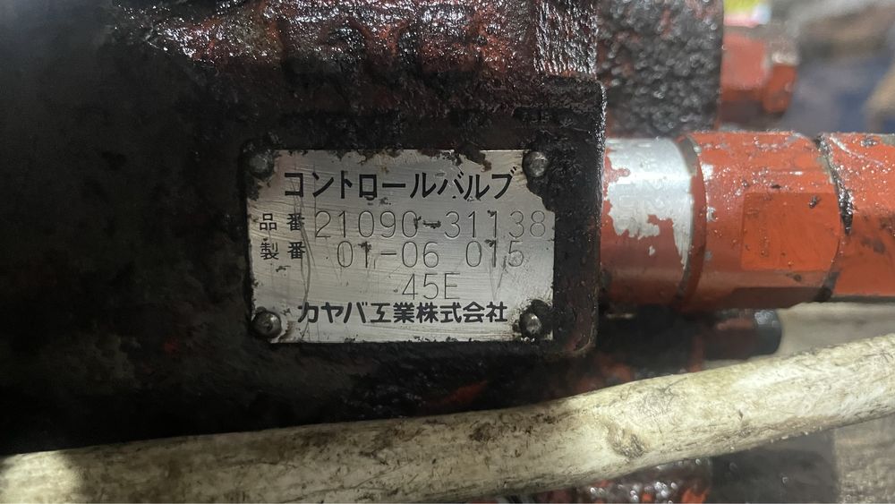Розподільник екскаватора Kubota  КХ 161-2 по секціях або в зборі