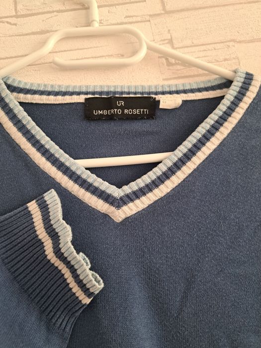 Niebieski sweter
