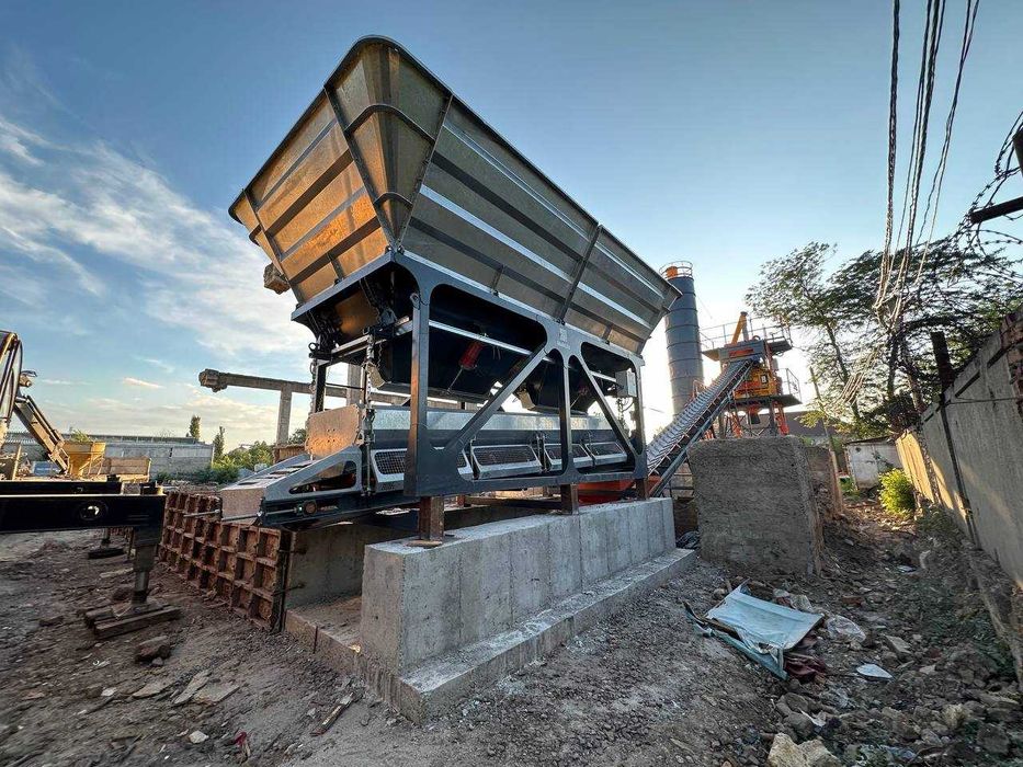 Бункер-накопичувач, конвеер, транспортер, зерна, цемента, питатель