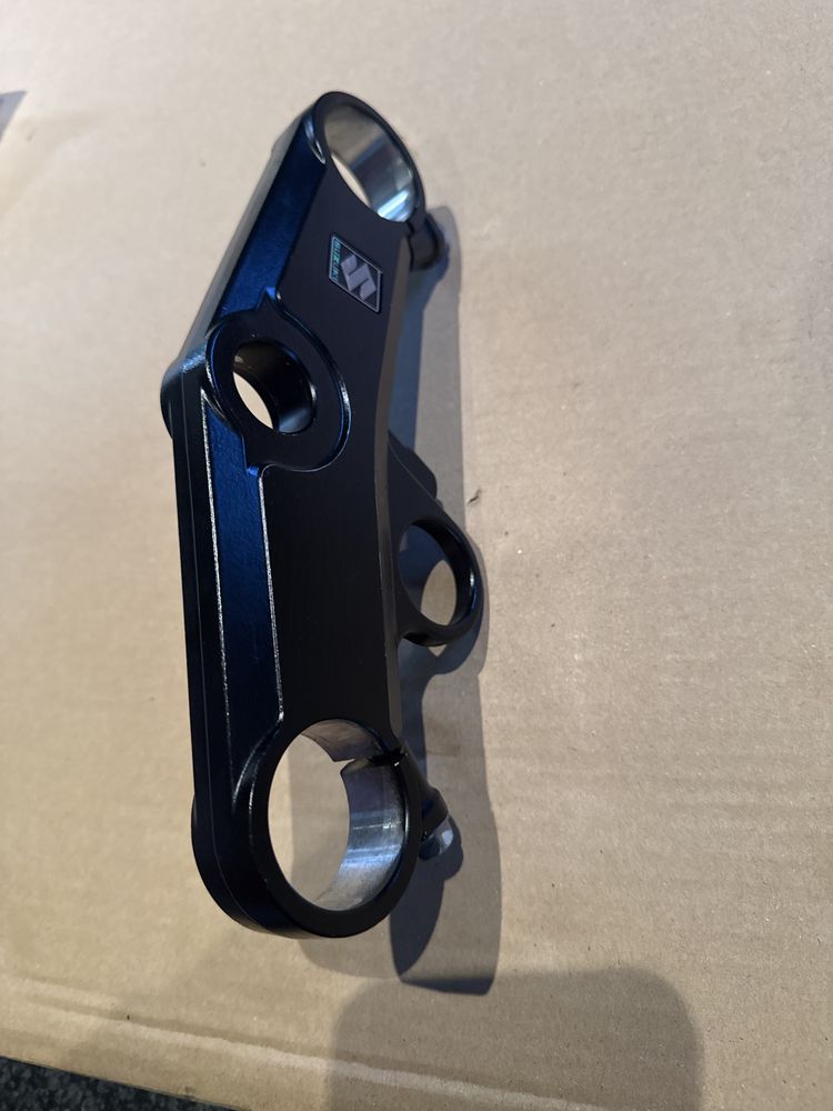 Półka zawieszenie górna przód SUZUKI SV 650 (03-14) x204