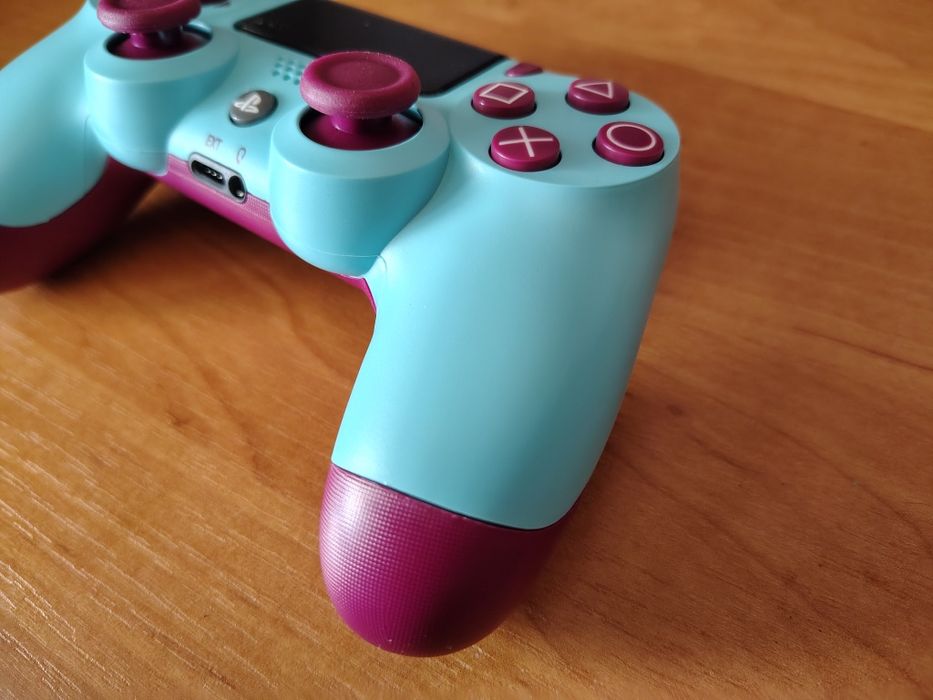 Playstation 4 DUALSHOCK 4 V2 Berry Blue