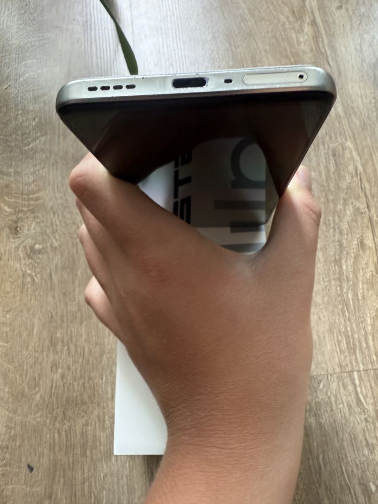 Realme GT 2 8/128GB – bardzo dobry stan, pudełko, minimalne ślady