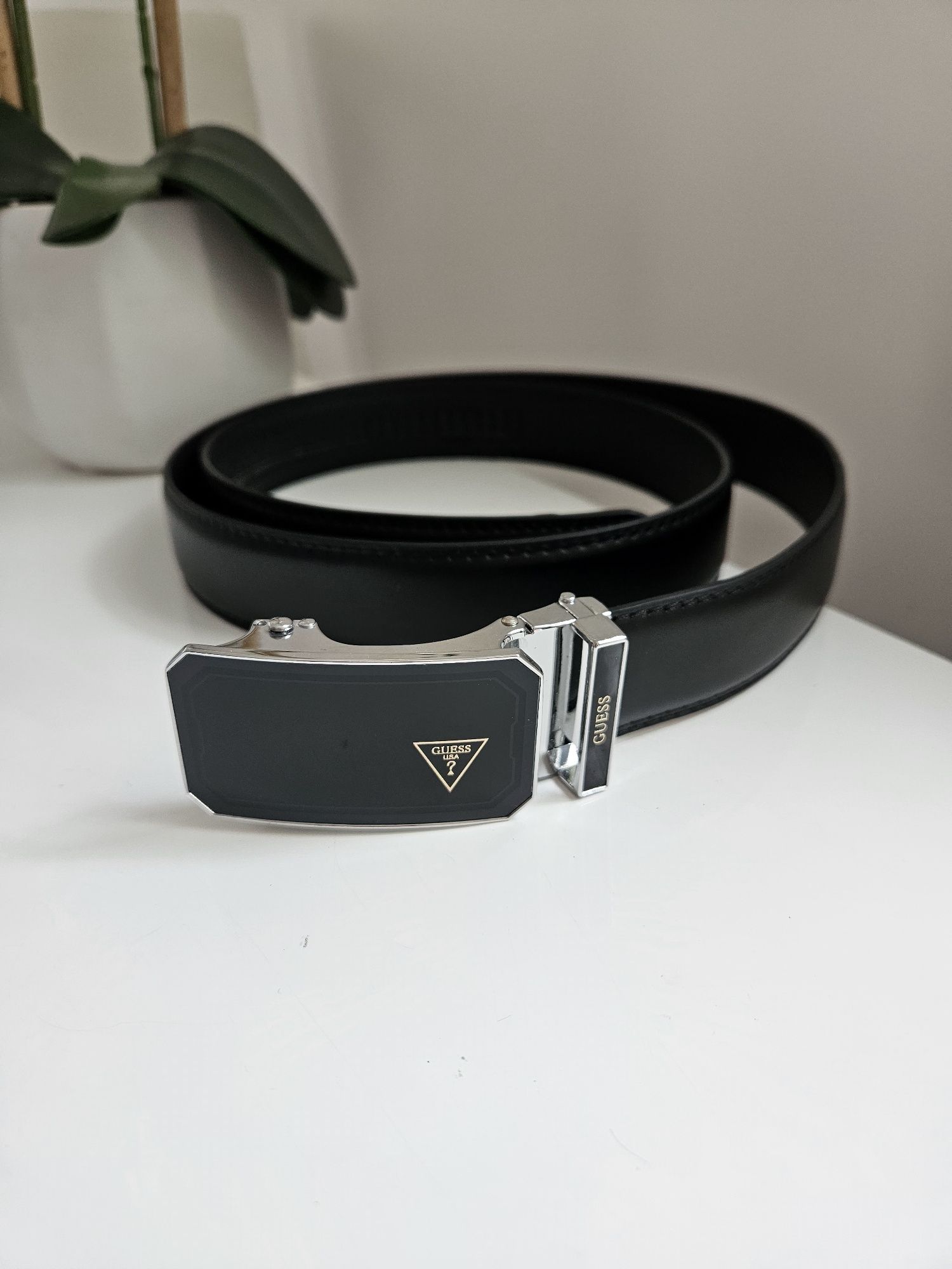 Meski pasek guess