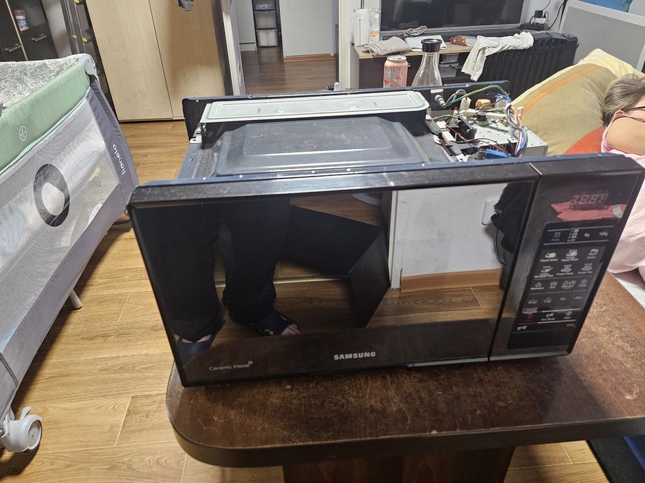 Kuchenka Mikrofalówka Samsung G83X na Części