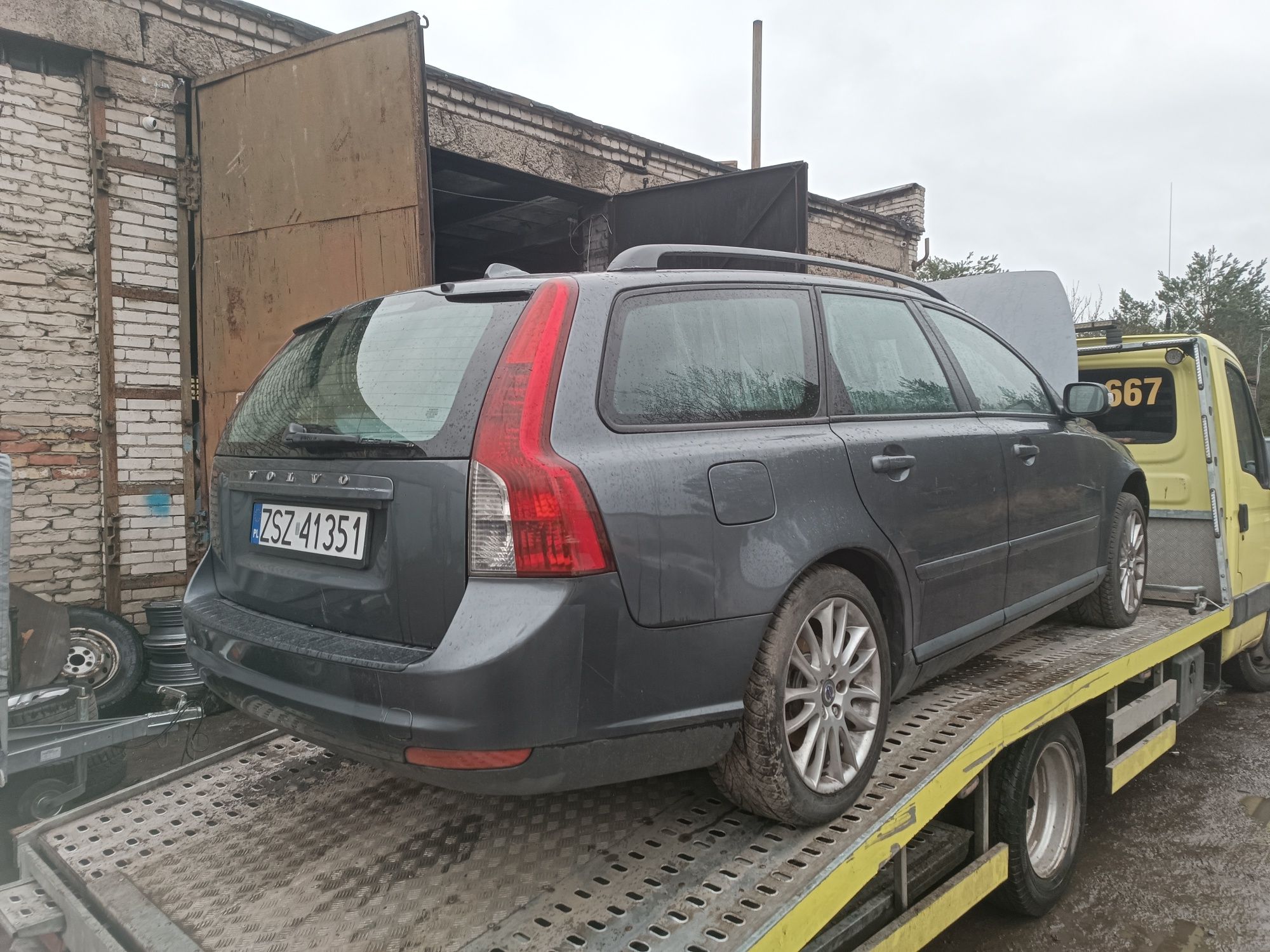 Volvo V50 kombi belka oś ława tył zawieszenie tylne wahacz