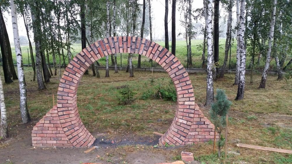 Murowanie z kamienia ,klinkieru i pustaków.