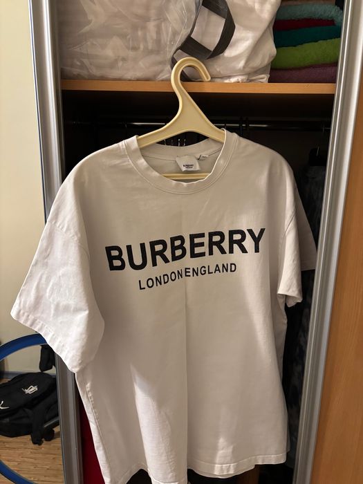 Продам футболку Burberry