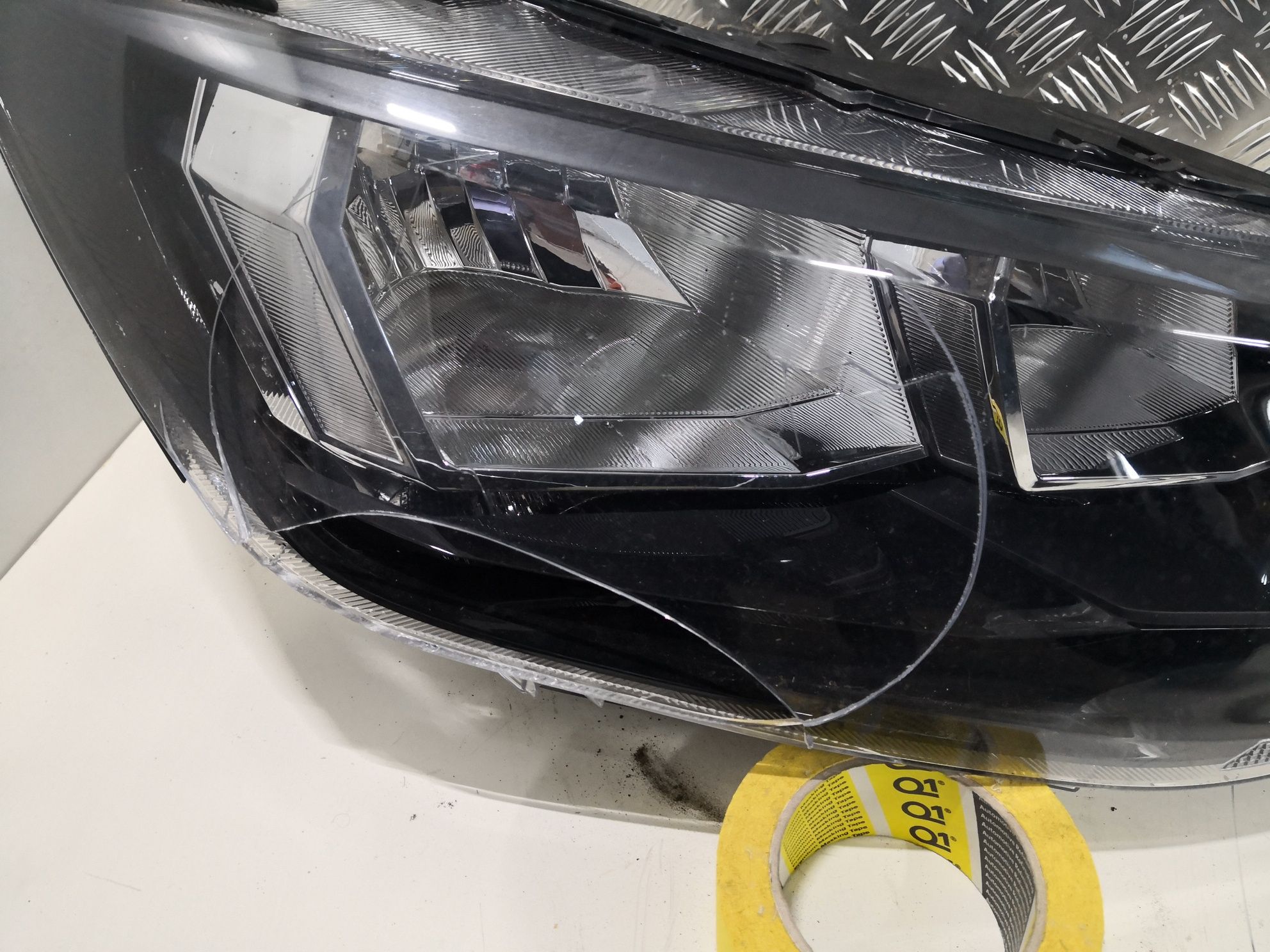 Reflektor przedni prawy Volkswagen Caddy IV lift 15- EU lampa prawa