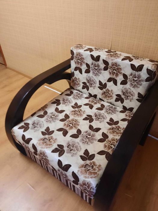 продаєтся зручний і стильний диван і розкладне крісло.