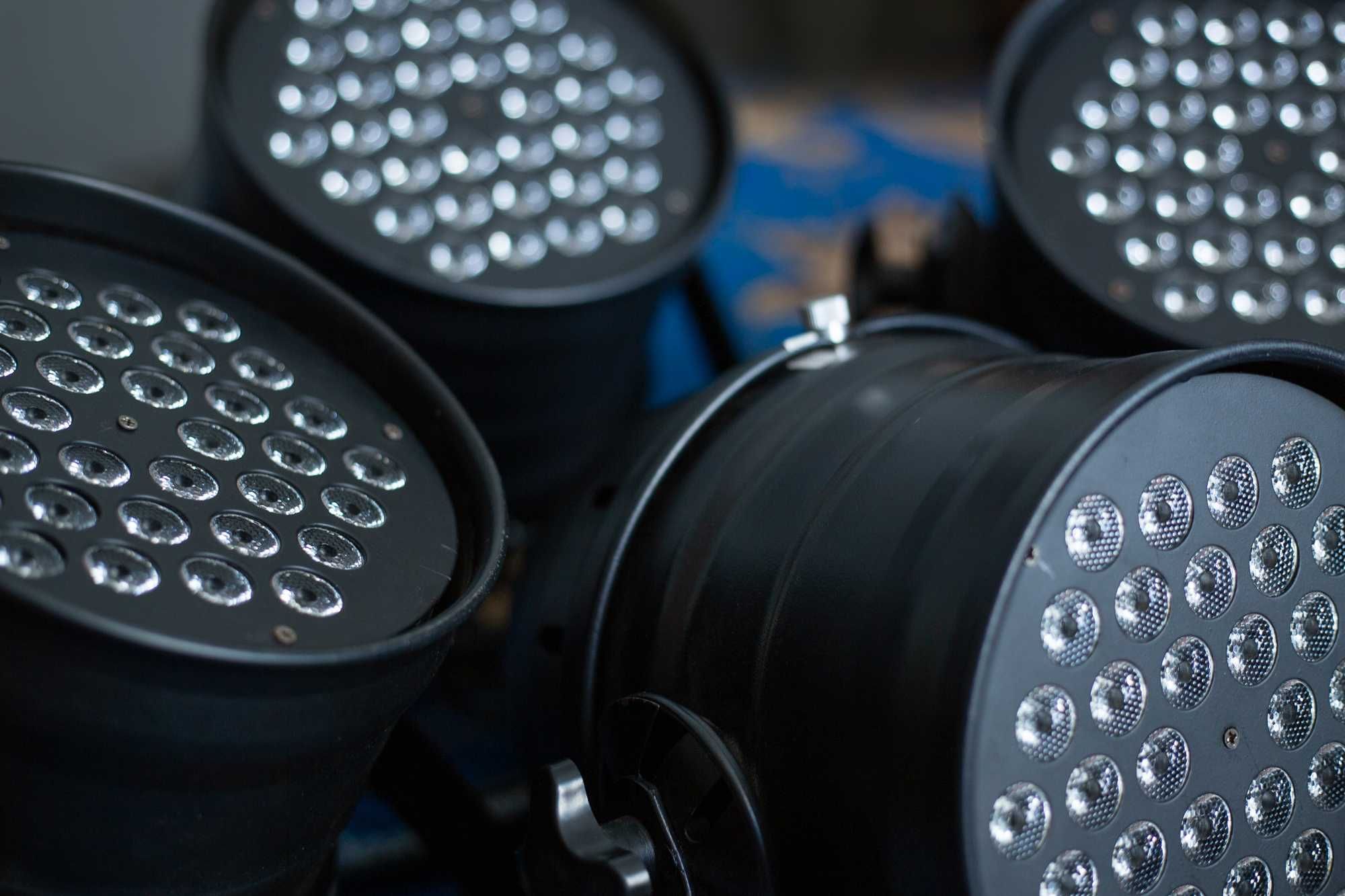 Світло для сцен, кафе, весільних музикантів. New Light NL 1202C(36*3W)