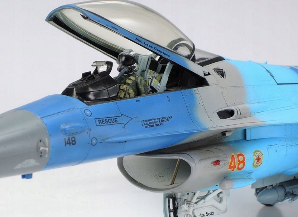TAMIYA 61106 model 1:48 samolot F-16C/N "Aggressor/Adversar