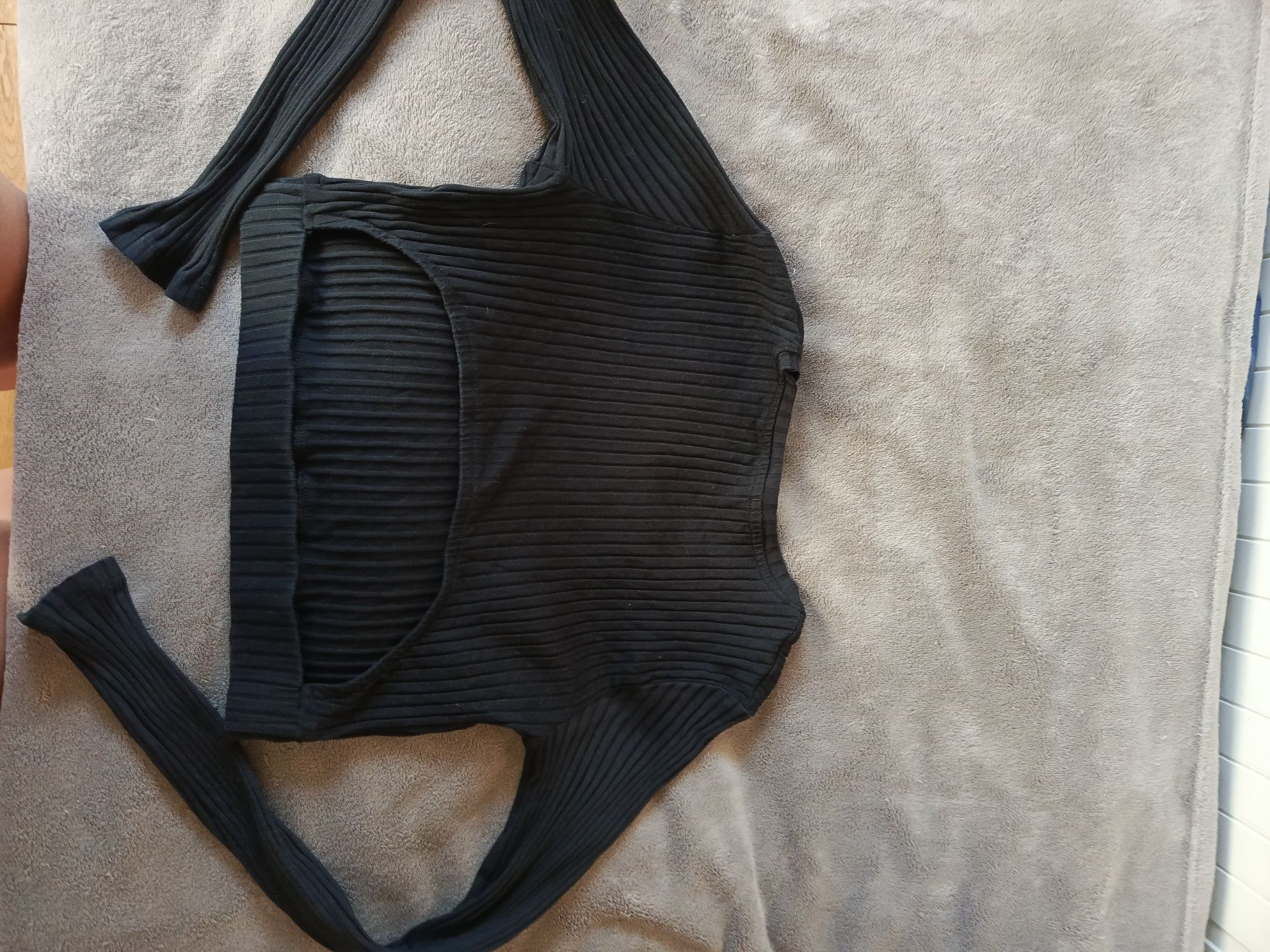 Cropp top z rozcięciem na plecach