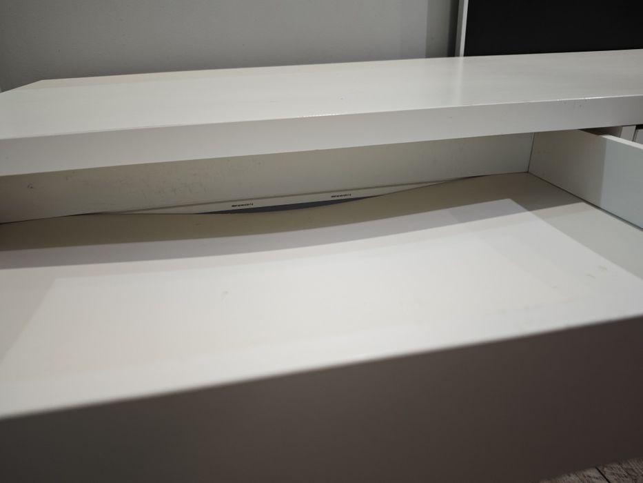 Biurko Ikea Malm białe.