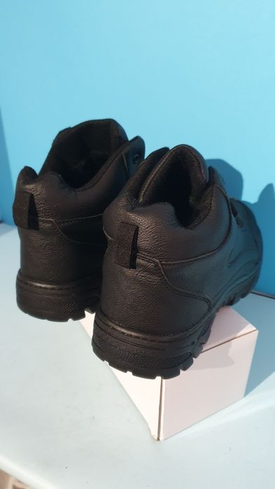 Buty nowe męskie czarne zimowe ocieplane Rozmiar 42 / wkładka 26 cm