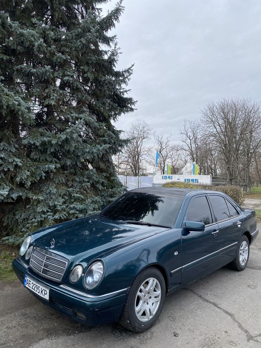 Продам мерседес W210 на уверенном ходу