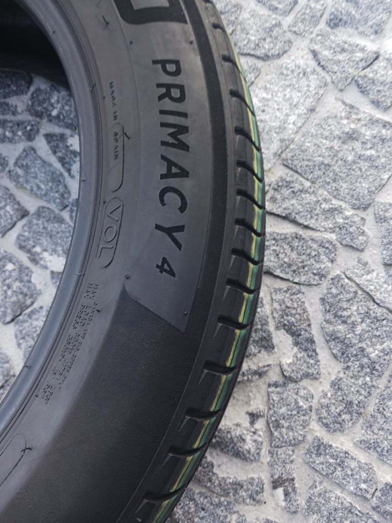 Vendo pneus Demo 235/55/18 Michelin