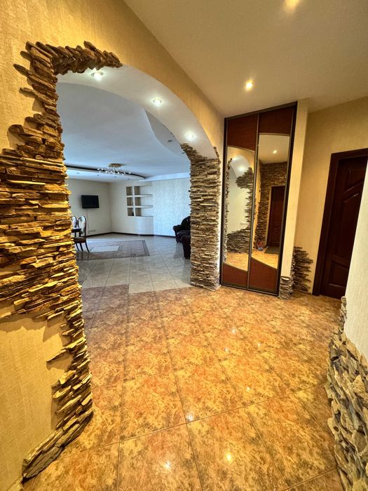 Продаж 3 кімнатної квартири Центр