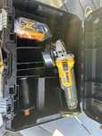 Dewalt DCG405 akumulatorowa szlifierka katowa z aku 5ah i walizka bezs