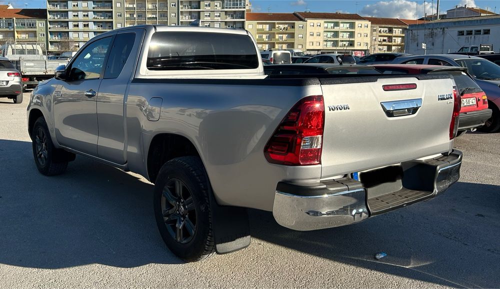Toyota Hilux 2.4 2021 4WD Adventure Offroad Camping