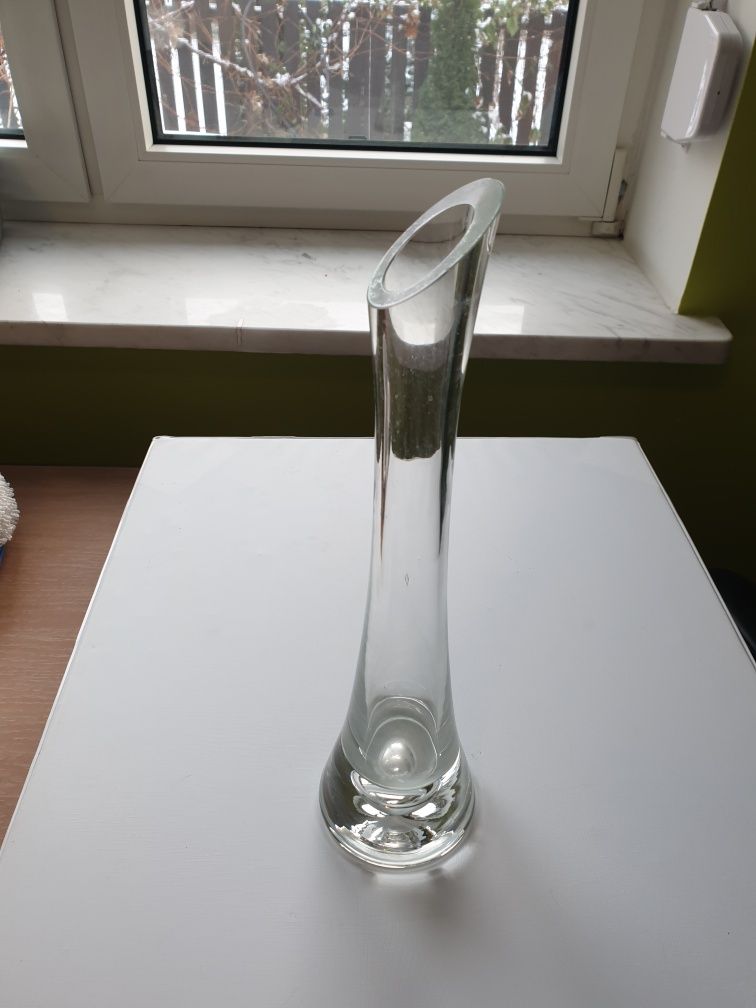 Szklany wazon wysoki