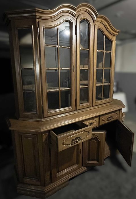 Komoda dębowa z przeszkloną witryną