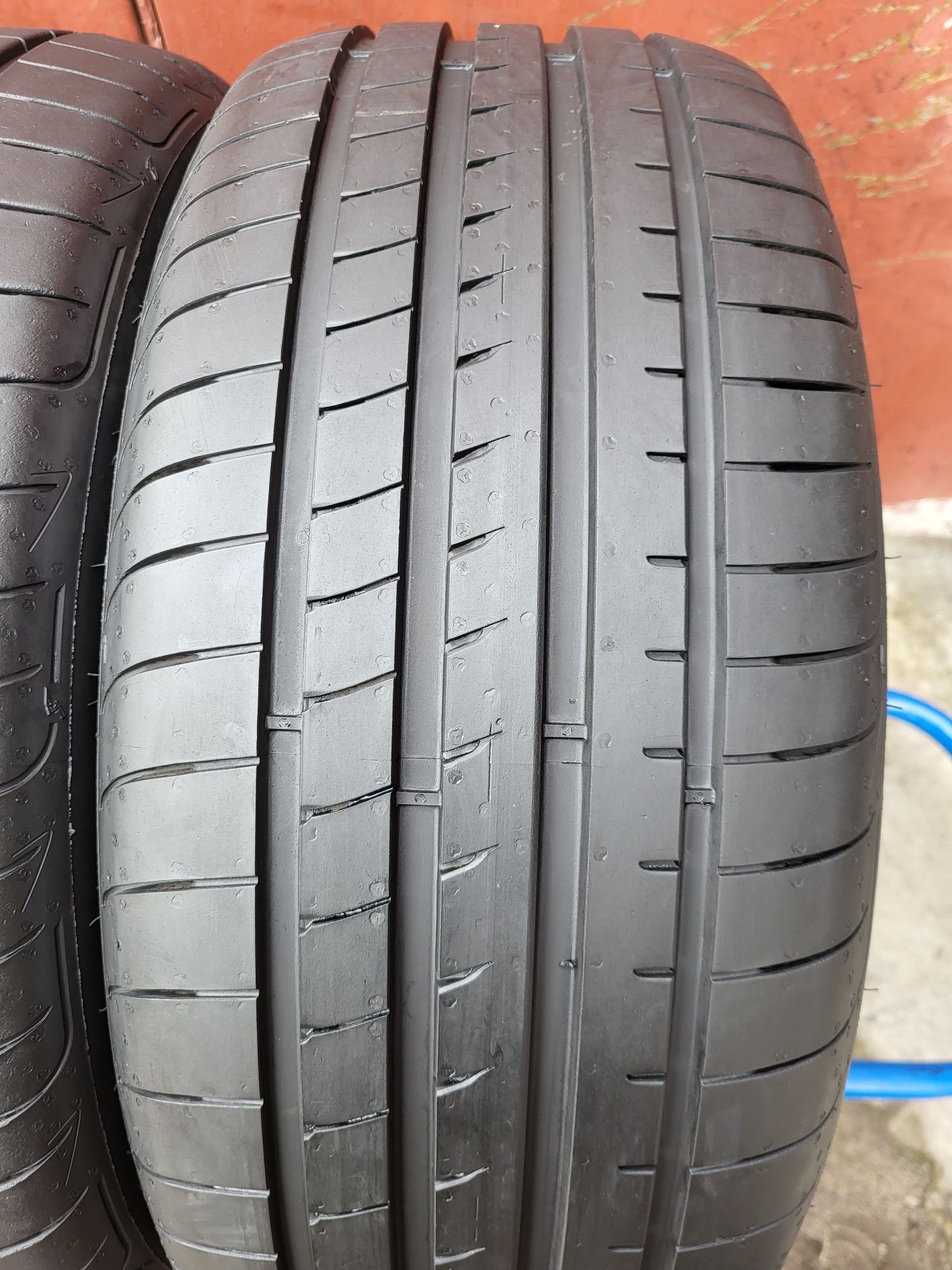 225/50/17 R17 GoodYear Eagle F1 4шт ціна за 1шт літо шини