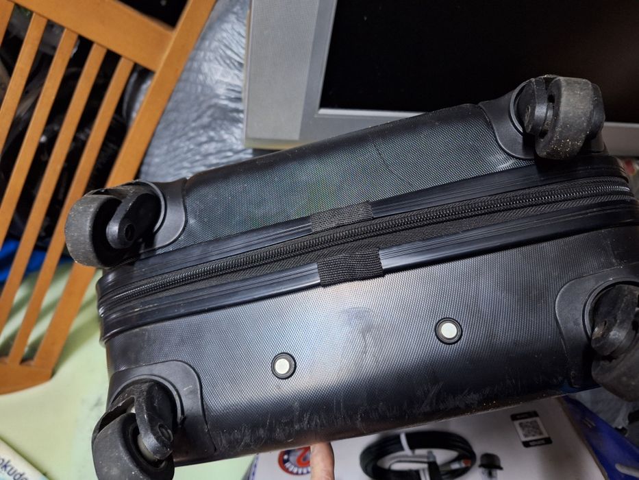 Walizka sztywne 50cm do samolotu czytaj opis