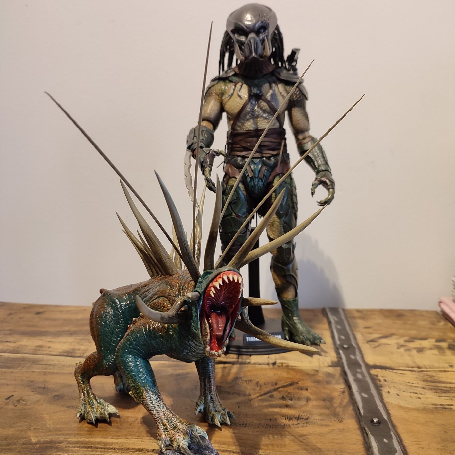 Figurka predator hot toys