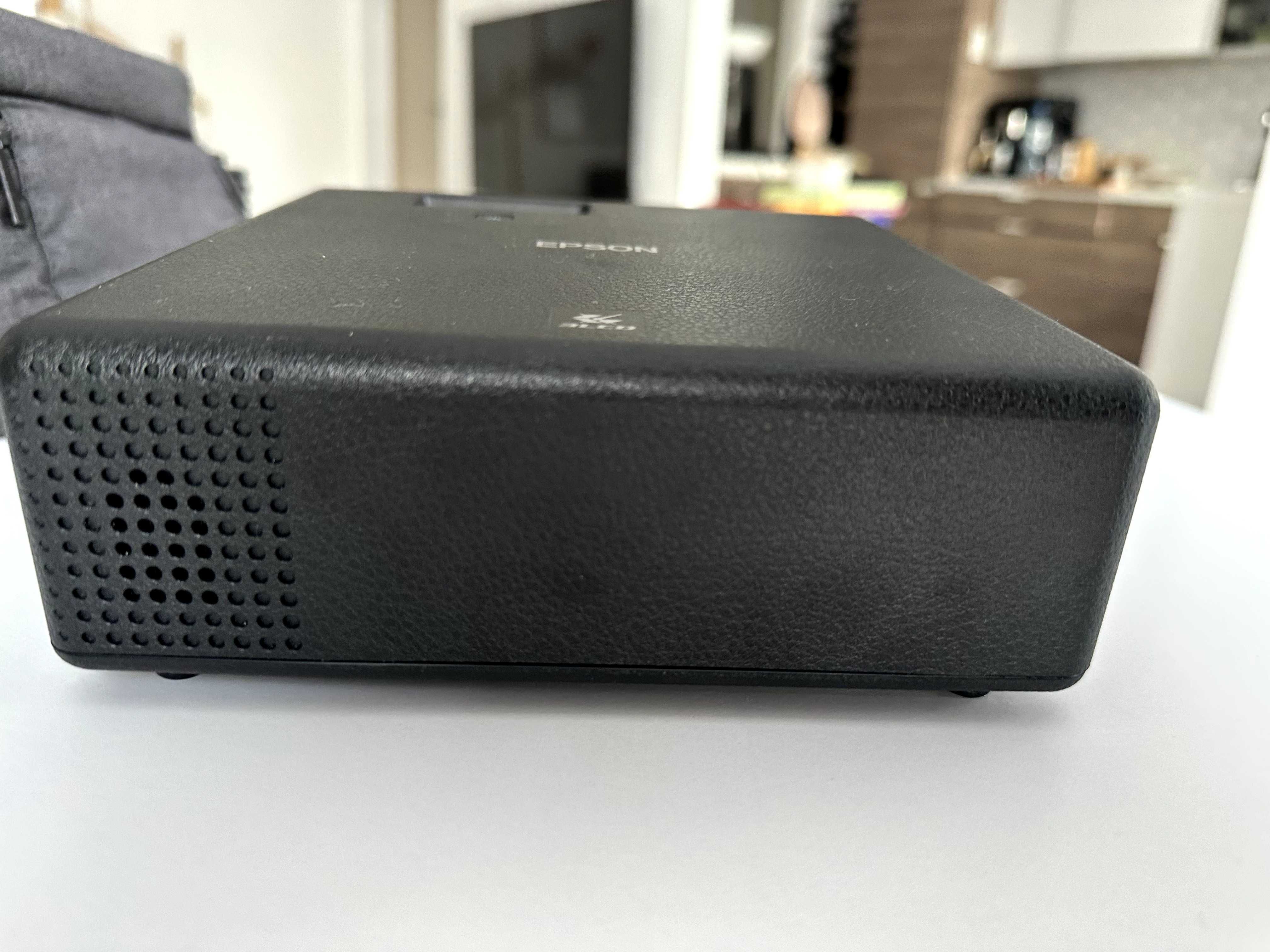 Projektor laserowy EPSON EF-11 + Google Chromecast + Torba