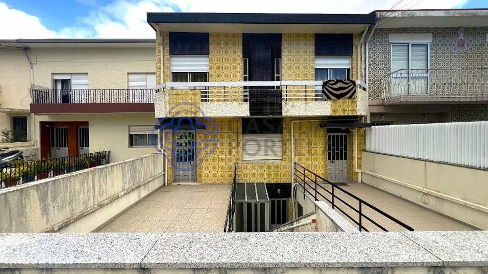 Andar Moradia T2 Totalmente Independente, com Logradouro e Salão – Oli