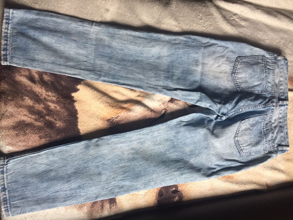 Sprzedam nowe jeans z dziurami