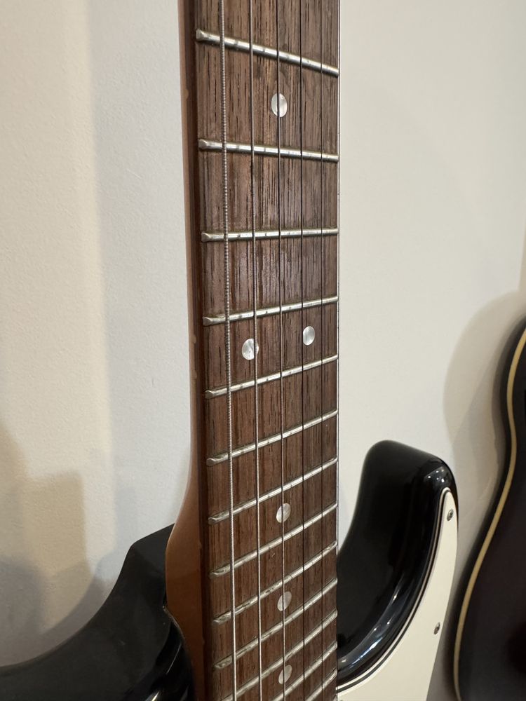 Guitarra Fender Squier Stratocaster Classic Vibe 60s