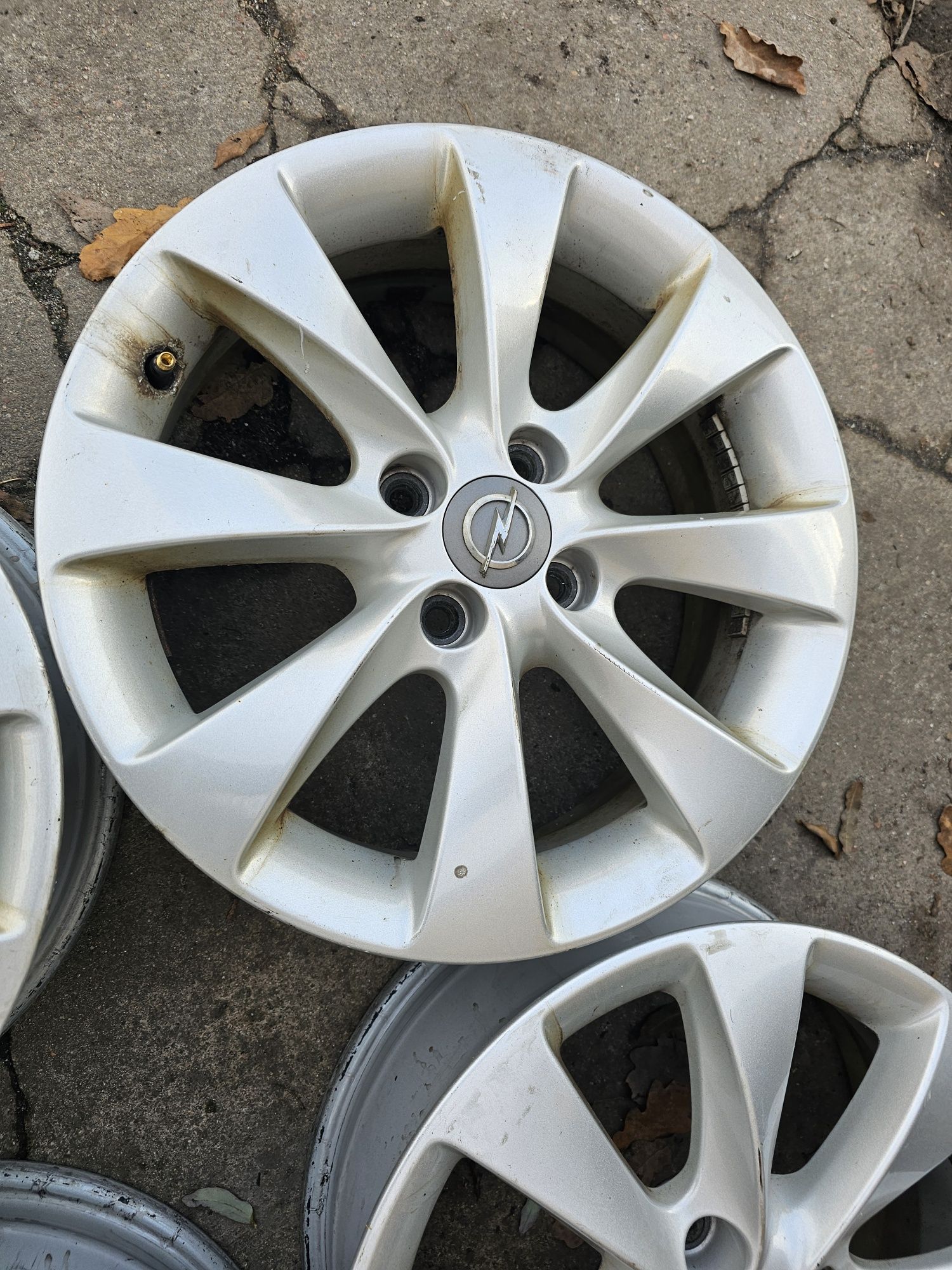 Felgi aluminiowe 16 4x100 et 40 6J Opel Corsa z czujnikami ciśnienia