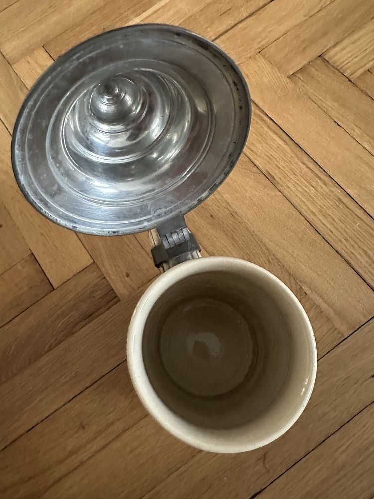 Stary niemiecki ceramiczny kufel ozdobny