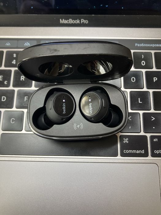 Навушники Belkin SoundForm Immerse з активним шумоподавленям