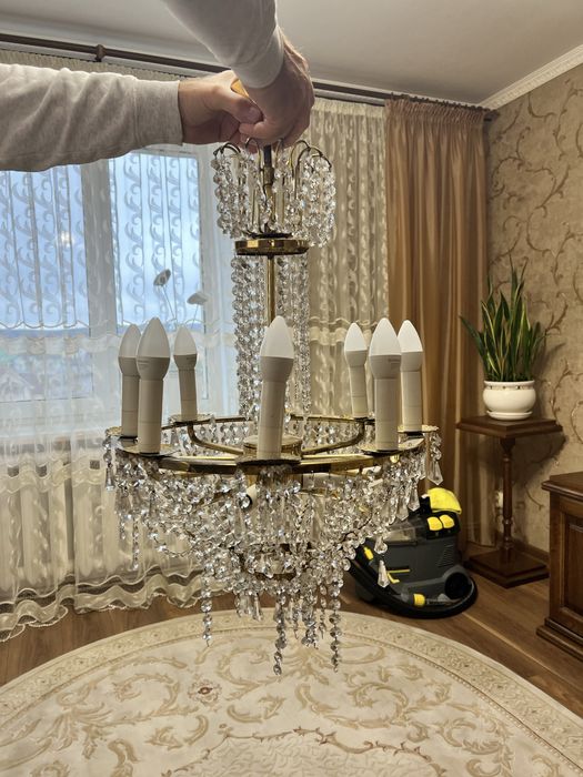 Чеська хрустальна люстра.