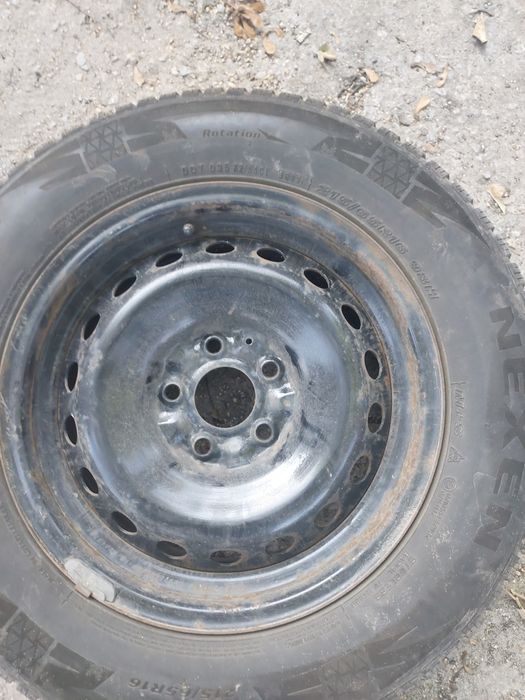 Opony z felgami i czujnikami